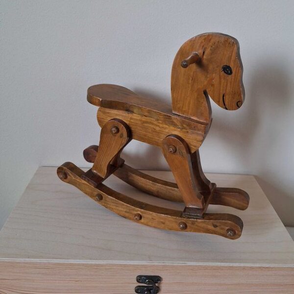 Drewniany konik na biegunach z lat 70