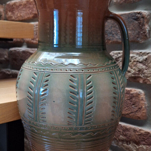 Unikatowy ceramiczny wazon z uchwytem