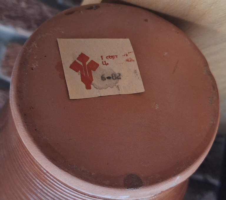 Unikatowy ceramiczny wazon z uchwytem