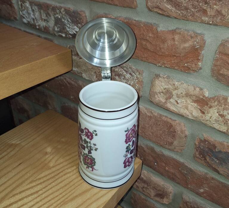 Porcelanowy kufel vintage