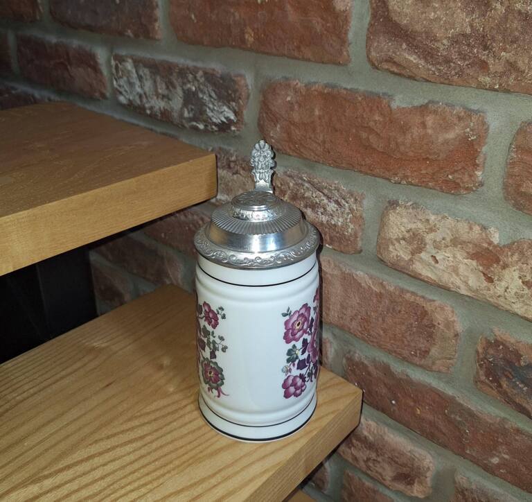 Porcelanowy kufel vintage