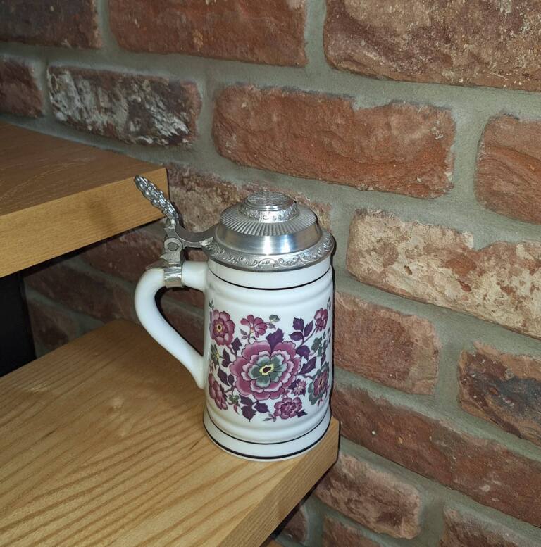 Porcelanowy kufel vintage