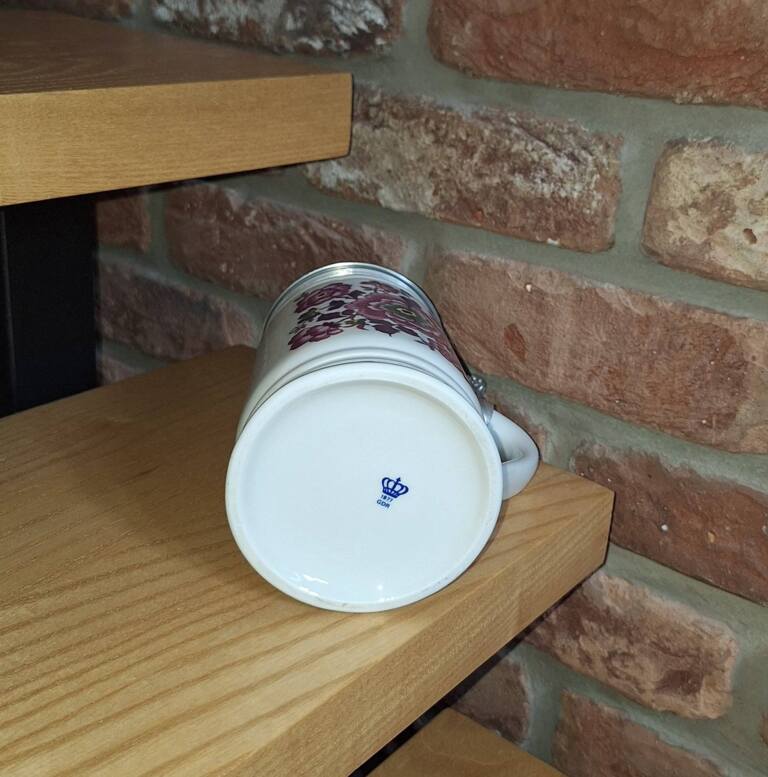 Porcelanowy kufel vintage