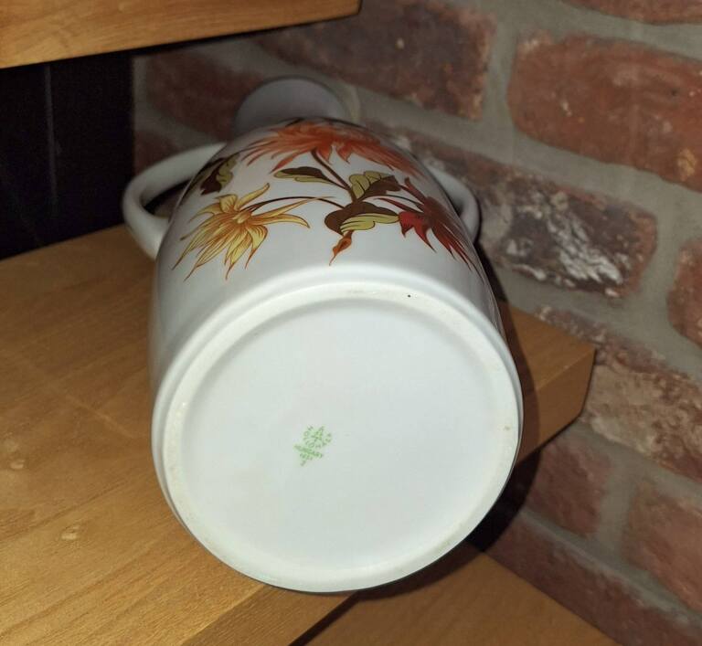 Węgierski porcelanowy wazon w kwiaty