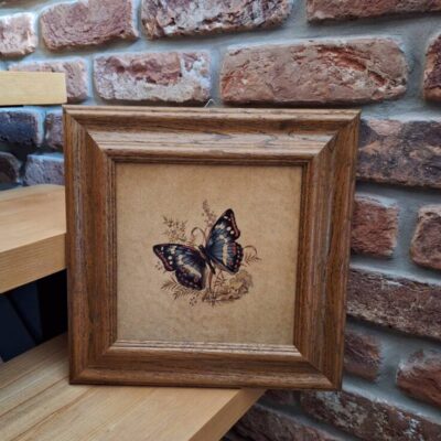 Obrazki ceramiczne z motylami