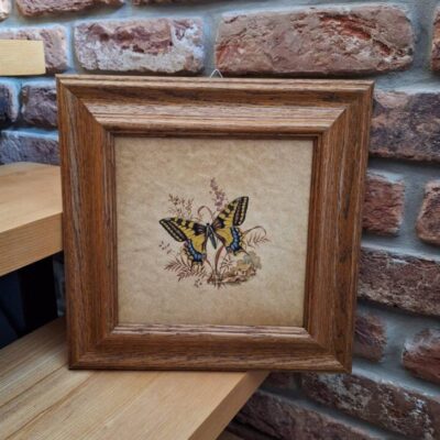 Obrazki ceramiczne z motylami