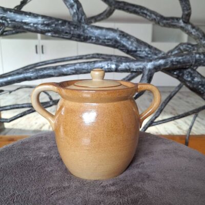 Kamionkowy garnek z pokrywką