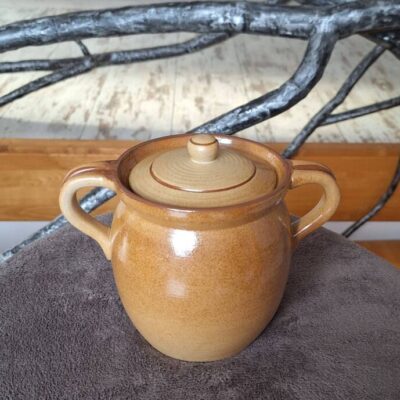 Kamionkowy garnek z pokrywką