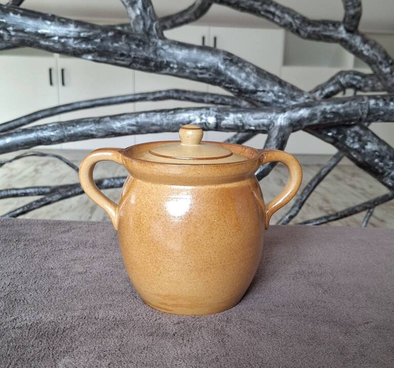 Kamionkowy garnek z pokrywką