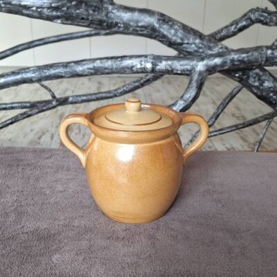 Kamionkowy garnek z pokrywką