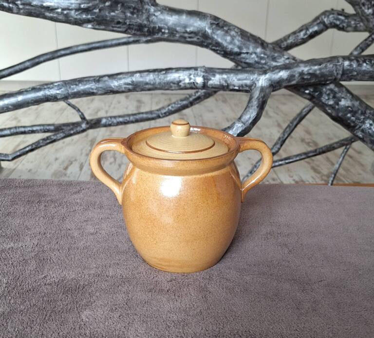 Kamionkowy garnek z pokrywką