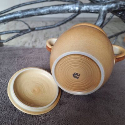 Kamionkowy garnek z pokrywką