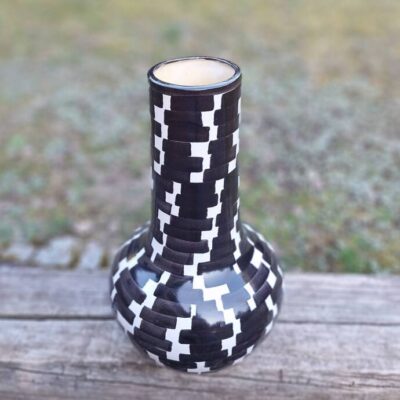 Wazon ceramiczny czarno biały wzór geometryczny