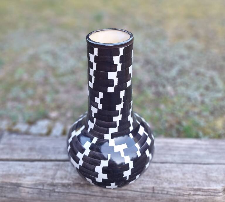 Wazon ceramiczny czarno biały wzór geometryczny