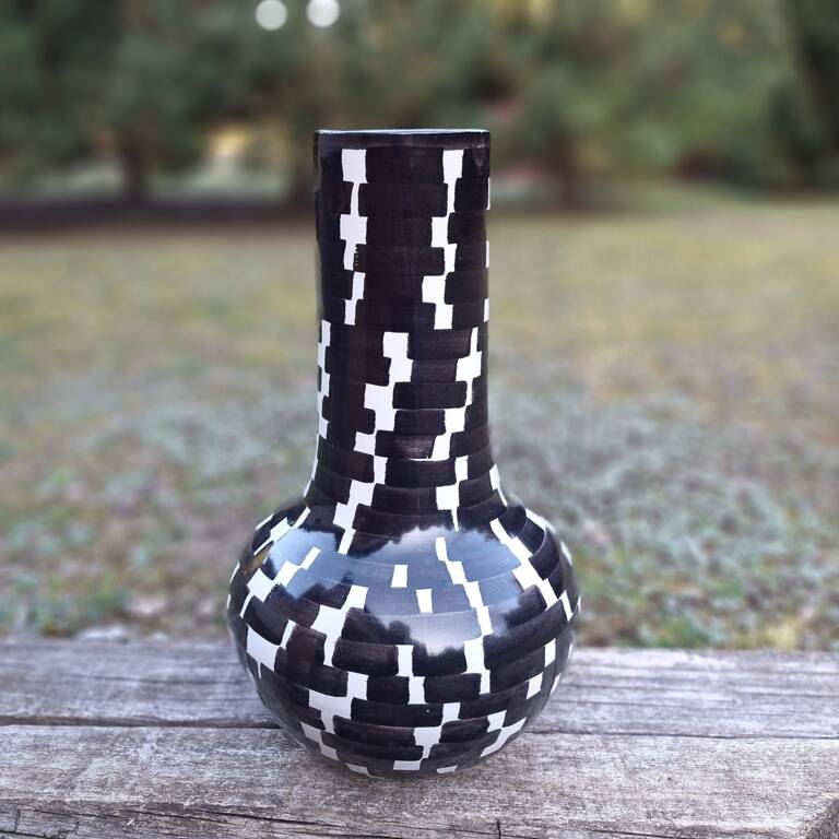 Wazon ceramiczny czarno biały wzór geometryczny