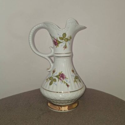 Porcelanowy dzbanek wazon Chodzież