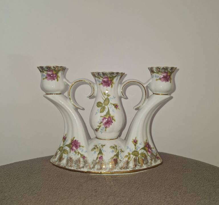 Porcelanowy trójramienny świecznik Chodzież