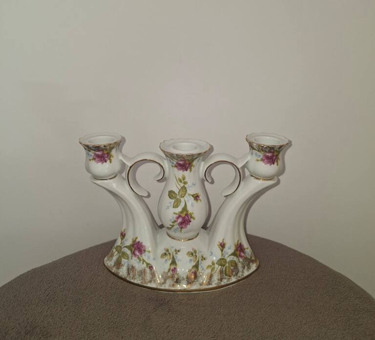 Porcelanowy trójramienny świecznik Chodzież