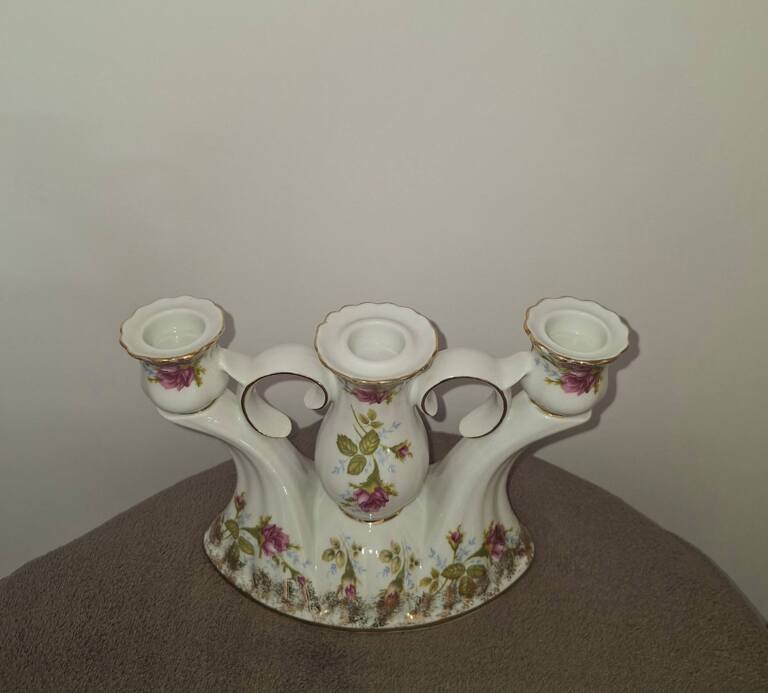 Porcelanowy trójramienny świecznik Chodzież