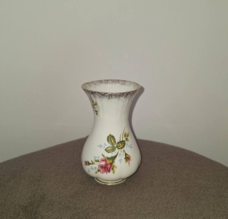 Porcelanowy wazonik Chodzież
