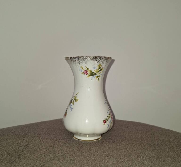 Porcelanowy wazonik Chodzież