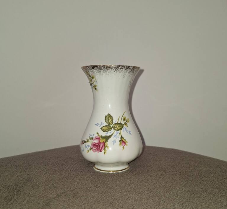 Porcelanowy wazonik Chodzież