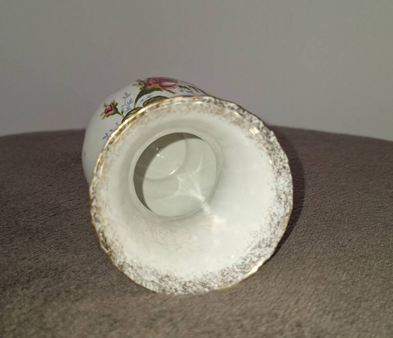 Porcelanowy wazonik Chodzież