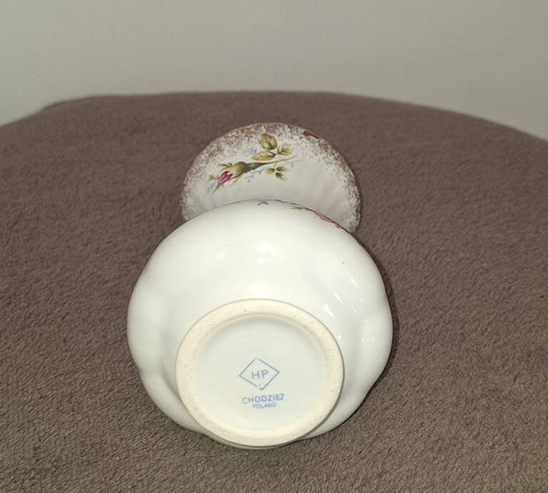 Porcelanowy wazonik Chodzież