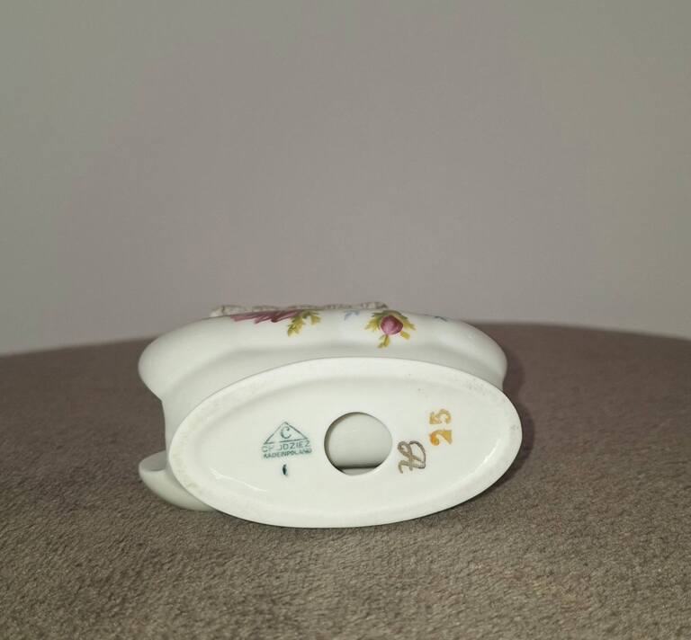 Porcelanowy serwetnik Chodzież