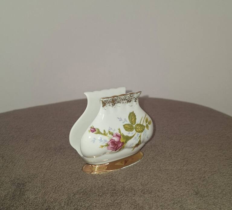 Porcelanowy serwetnik Chodzież
