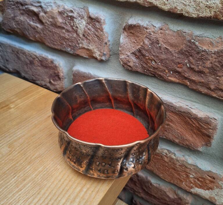 Dekoracyjna miedziana osłonka misa