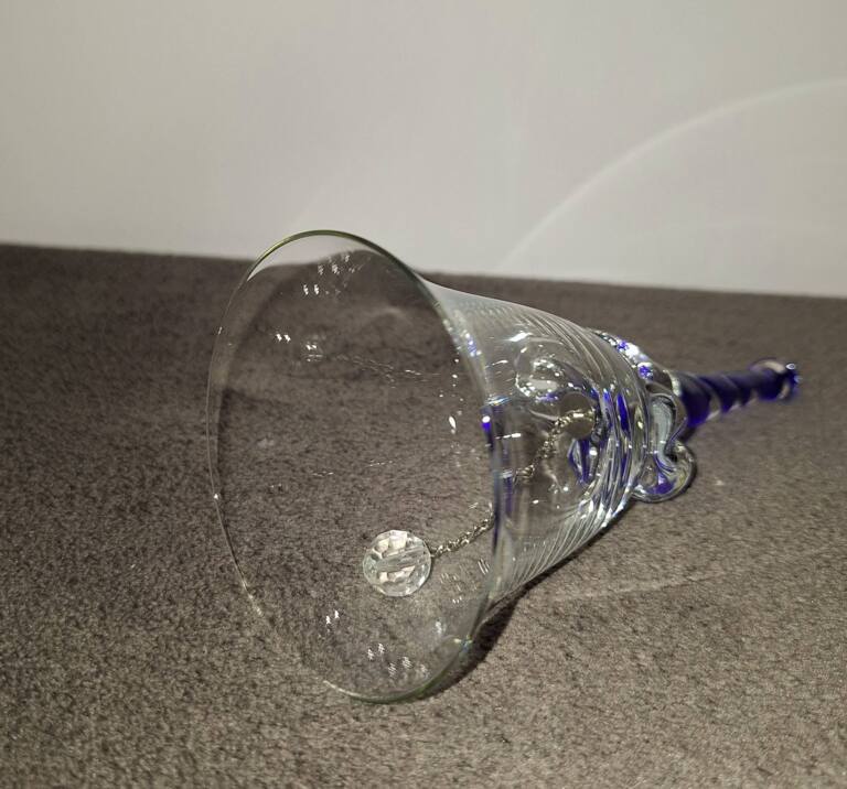 Unikalny szklany dzwonek