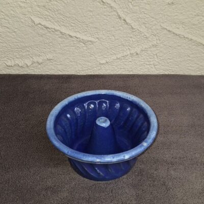 Mała ceramiczna forma do pieczenia babki