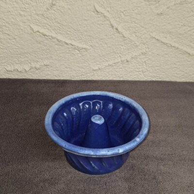 Mała ceramiczna forma do pieczenia babki