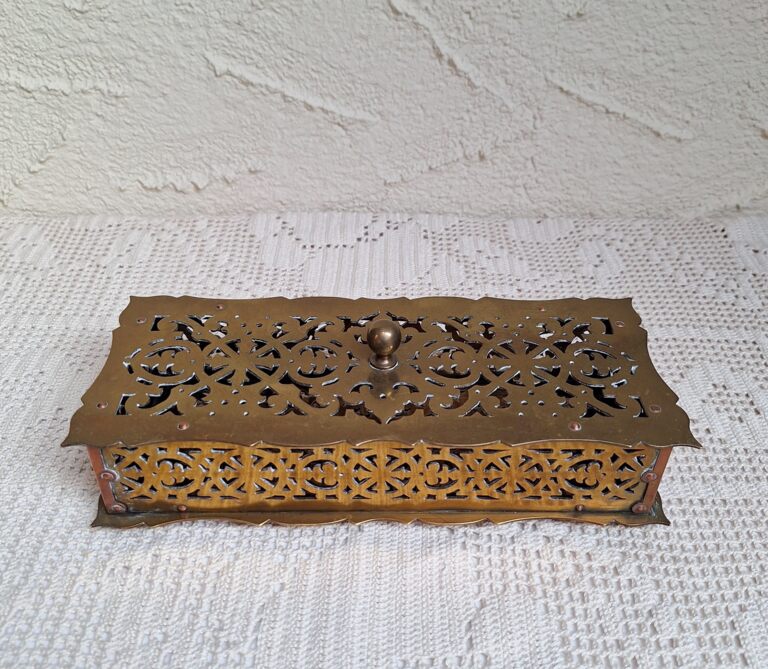 Ażurowa szkatułka pudełko pojemnik z mosiądzu