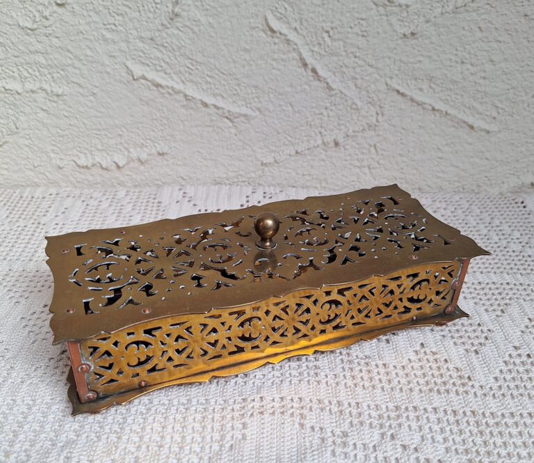 Ażurowa szkatułka pudełko pojemnik z mosiądzu
