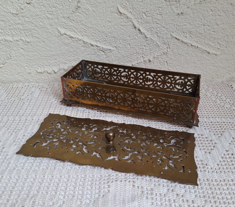 Ażurowa szkatułka pudełko pojemnik z mosiądzu