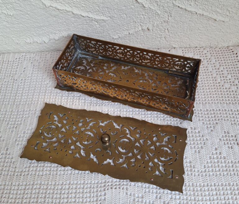 Ażurowa szkatułka pudełko pojemnik z mosiądzu