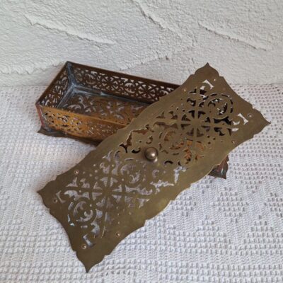 Ażurowa szkatułka pudełko pojemnik z mosiądzu