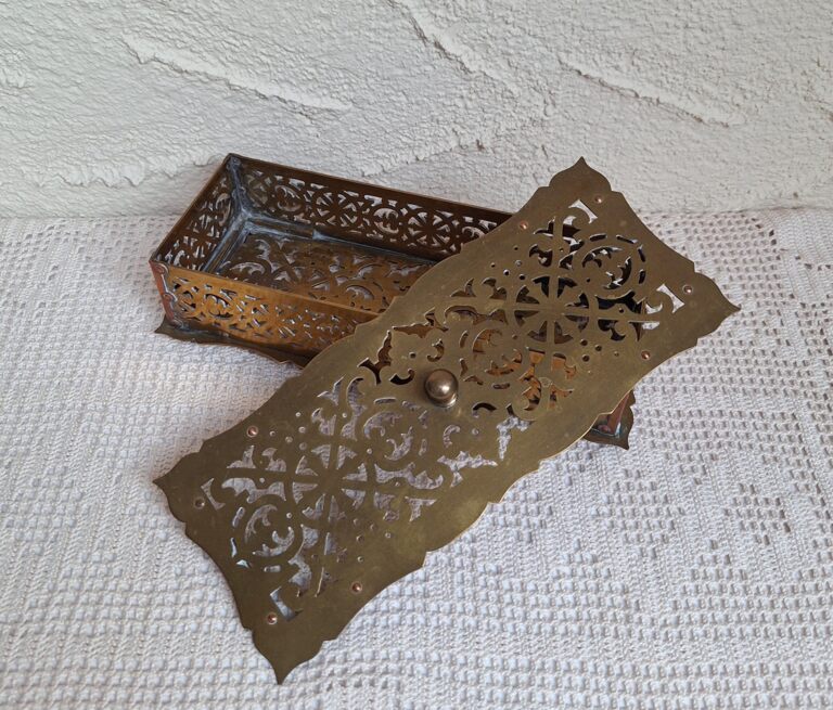 Ażurowa szkatułka pudełko pojemnik z mosiądzu