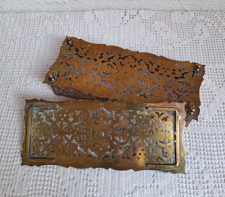 Ażurowa szkatułka pudełko pojemnik z mosiądzu