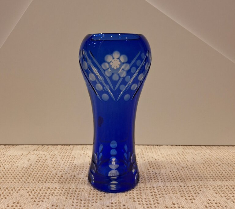 Stylowy wazon Bohemia kryształowe szkło kobaltowe