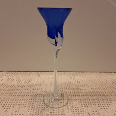 Huta szkła Alicja kobaltowy świecznik w kształcie kielicha