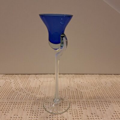 Huta szkła Alicja kobaltowy świecznik w kształcie kielicha