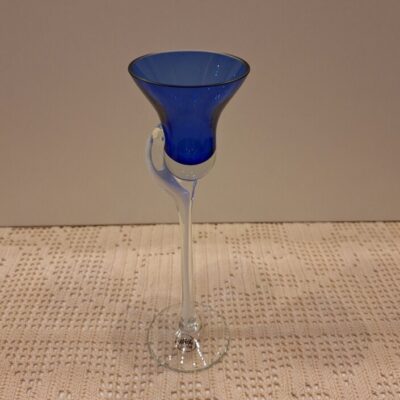 Huta szkła Alicja kobaltowy świecznik w kształcie kielicha