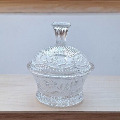 Szklana Bomboniera na słodycze i drobiazgi – Retro Cukiernica