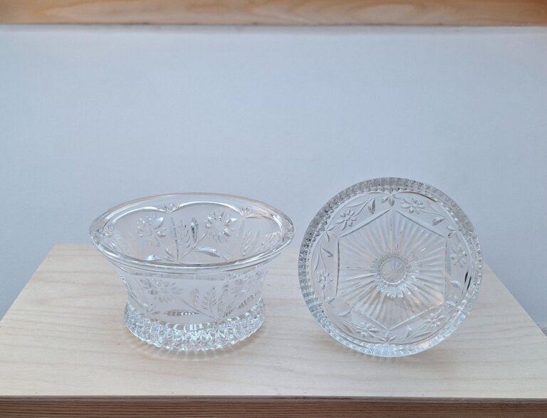 Szklana Bomboniera na słodycze i drobiazgi – Retro Cukiernica