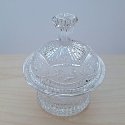 Szklana Bomboniera na słodycze i drobiazgi – Retro Cukiernica