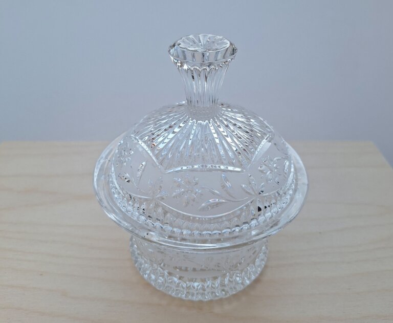 Szklana Bomboniera na słodycze i drobiazgi – Retro Cukiernica