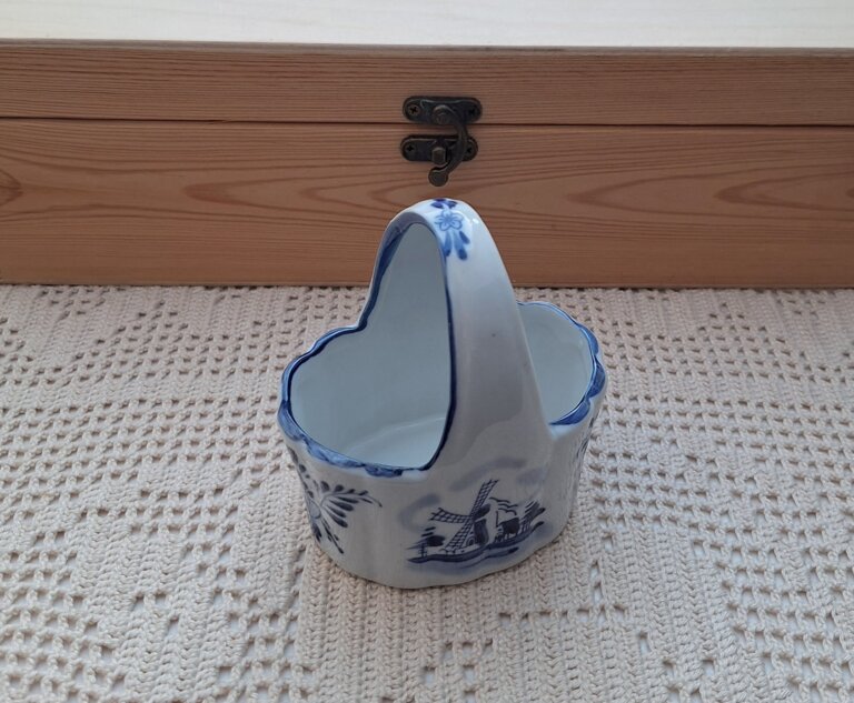 Ceramiczny koszyczek Amsel w stylu holenderskim